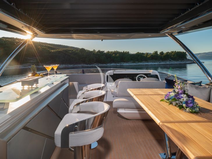 MOWANA Sunseeker 95 flybridge dining and minibar