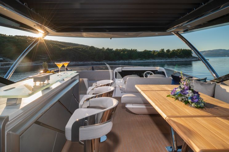Charter Yacht MOWANA - Sunseeker 86 Yacht - 4 Cabins - Split - Hvar - Dubrovnik - Croatia