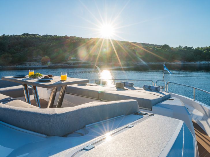 MOWANA Sunseeker 95 - foredeck MOWANA Sunseeker 95 - foredeck