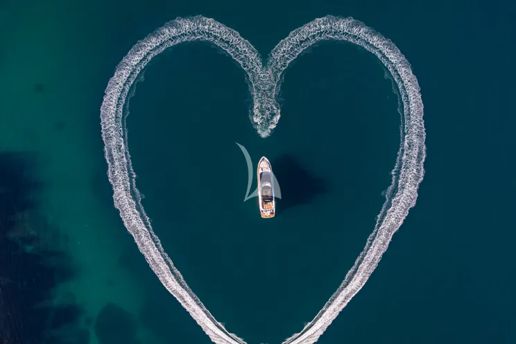 Charter Yacht MOWANA - Sunseeker 86 Yacht - 4 Cabins - Split - Hvar - Dubrovnik - Croatia