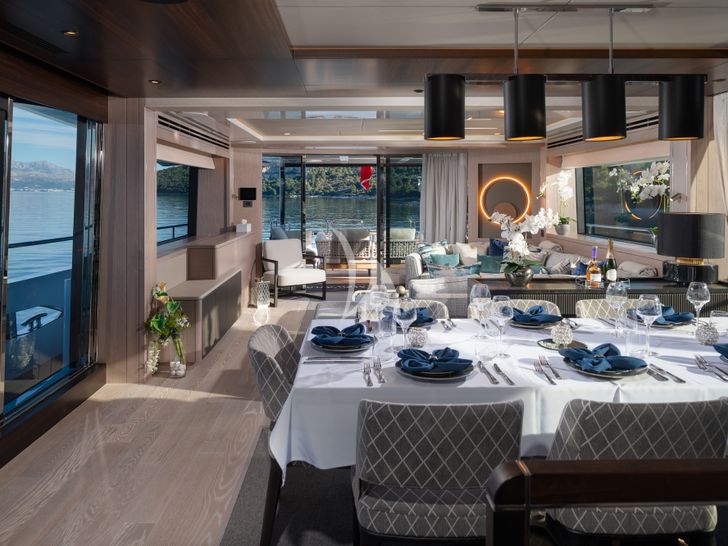 MOWANA Sunseeker 95 - indoor dining set up MOWANA Sunseeker 95 - indoor dining set up