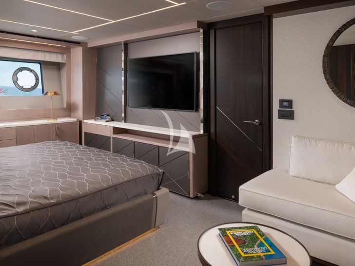 MOWANA Sunseeker 95 - master cabin bed and TV MOWANA Sunseeker 95 - master cabin bed and TV