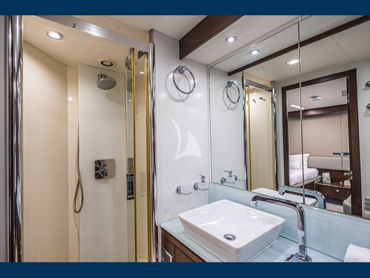MOZZ II Sunseeker 88 Yacht VIP cabin bathroom