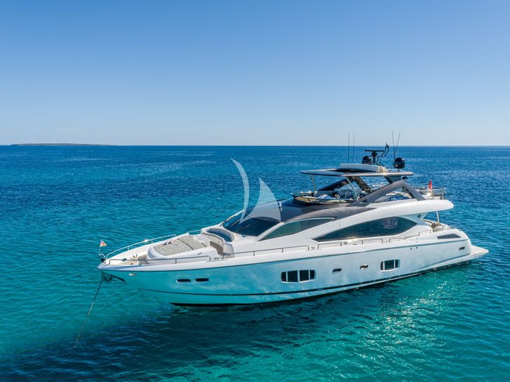 MOZZ II Sunseeker 88 Yacht anchored MOZZ II Sunseeker 88 Yacht anchored