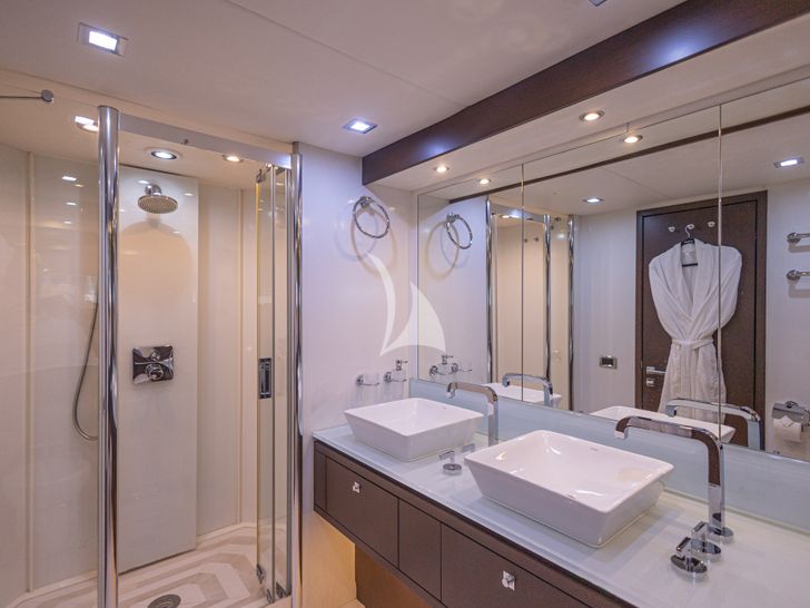 MOZZ II Sunseeker 88 Yacht master cabin bathroom MOZZ II Sunseeker 88 Yacht master cabin bathroom