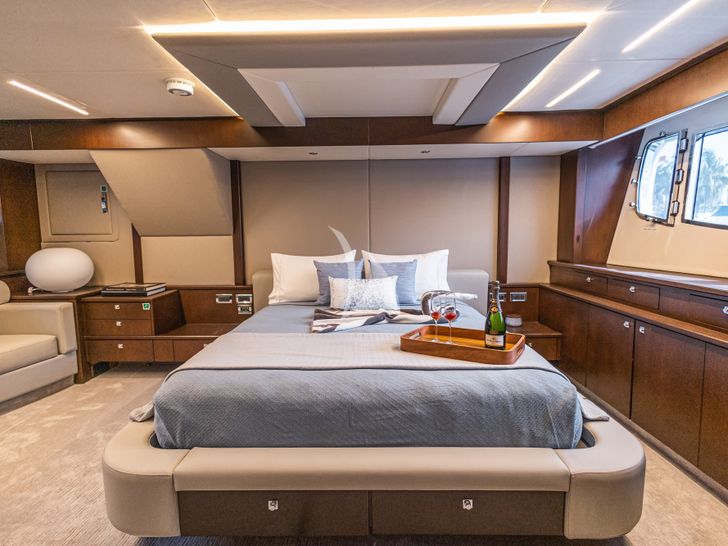 MOZZ II Sunseeker 88 Yacht master cabin with wine on the bed MOZZ II Sunseeker 88 Yacht master cabin with wine on the bed