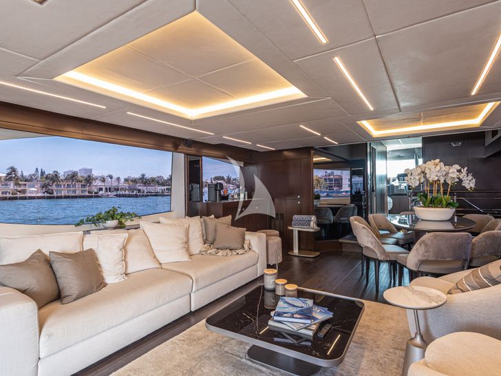 MOZZ II Sunseeker 88 Yacht saloon seating and dining MOZZ II Sunseeker 88 Yacht saloon seating and dining
