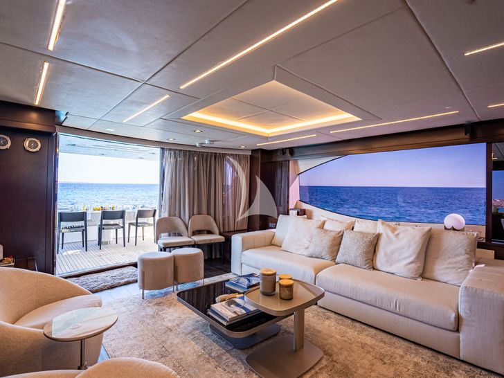 MOZZ II Sunseeker 88 Yacht saloon seating area MOZZ II Sunseeker 88 Yacht saloon seating area