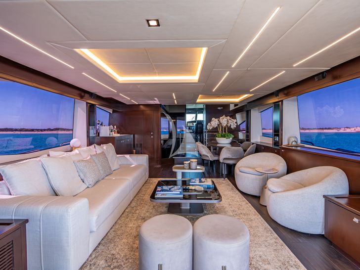 MOZZ II Sunseeker 88 Yacht saloon MOZZ II Sunseeker 88 Yacht saloon
