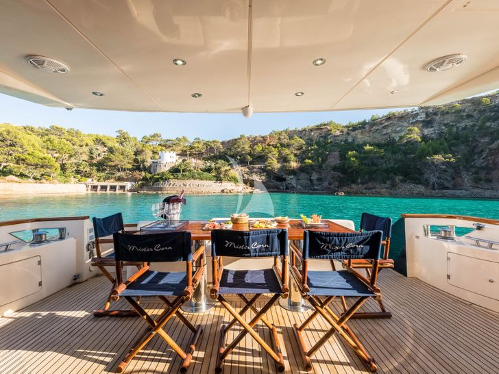 MR CORN Azimut 78 - aft deck alfresco dining area MR CORN Azimut 78 - aft deck alfresco dining area