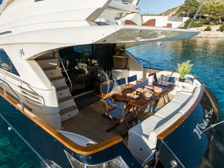 MR CORN Azimut 78 aft deck