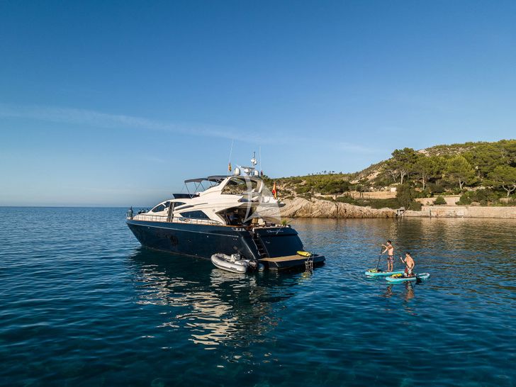 MR CORN Azimut 78 - anchored stern shot MR CORN Azimut 78 - anchored stern shot