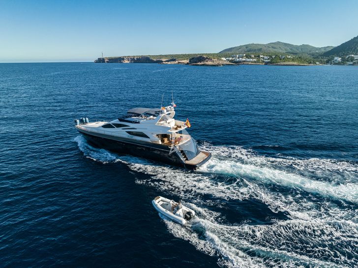 MR CORN Azimut 78 cruising