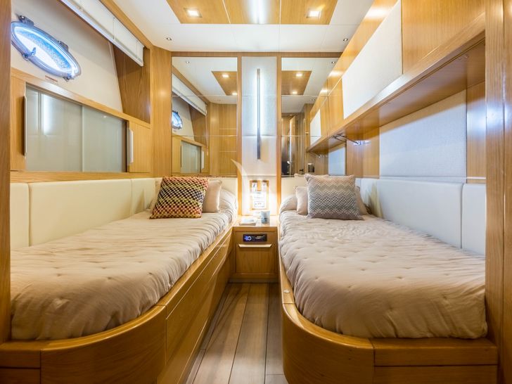 MR CORN Azimut 78 twin cabin 2