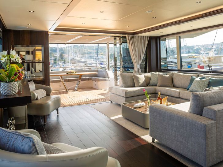 MR K IRISTON Sunseeker 95 Main Saloon MR K IRISTON Sunseeker 95 Main Saloon