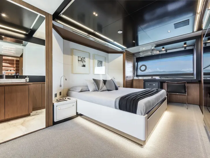 MR CHARLIE Riva Argo 90 - VIP cabin 1 MR CHARLIE Riva Argo 90 - VIP cabin 1