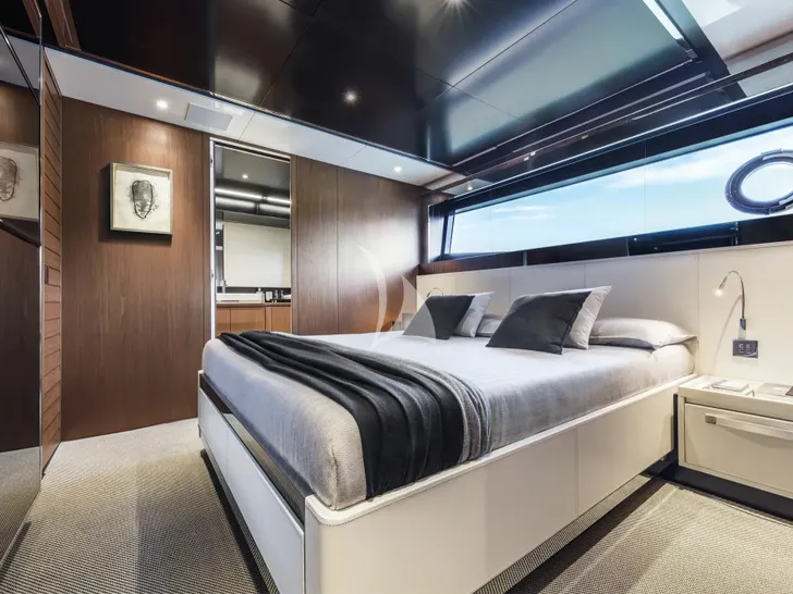 MR CHARLIE Riva Argo 90 - VIP cabin 2 MR CHARLIE Riva Argo 90 - VIP cabin 2