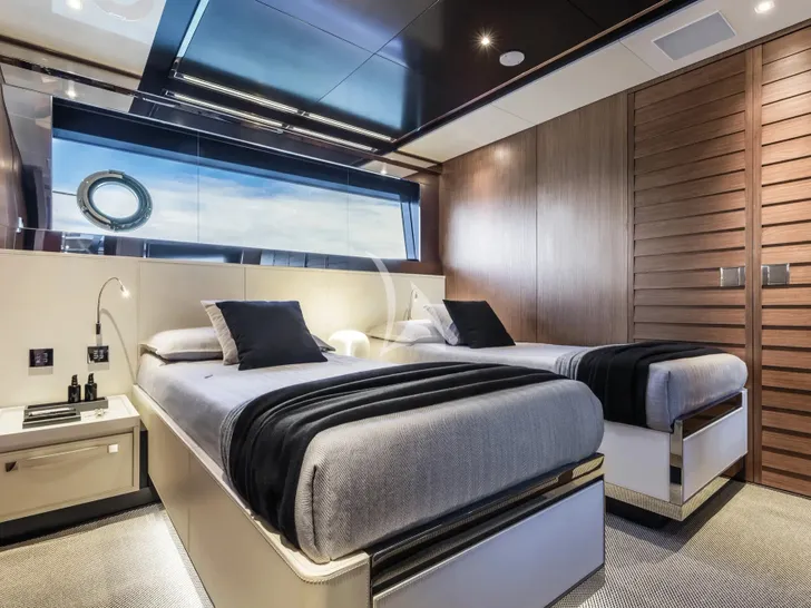 MR CHARLIE Riva Argo 90 - convertible cabin twin mode MR CHARLIE Riva Argo 90 - convertible cabin twin mode