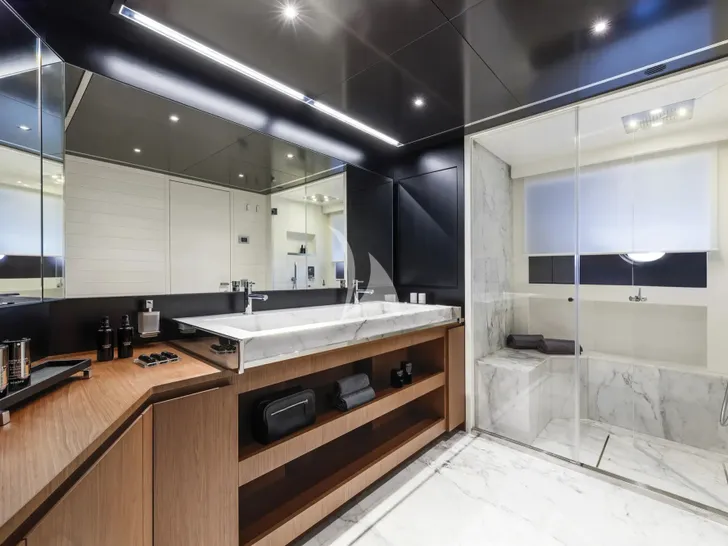 MR CHARLIE Riva Argo 90 - master cabin bathroom MR CHARLIE Riva Argo 90 - master cabin bathroom