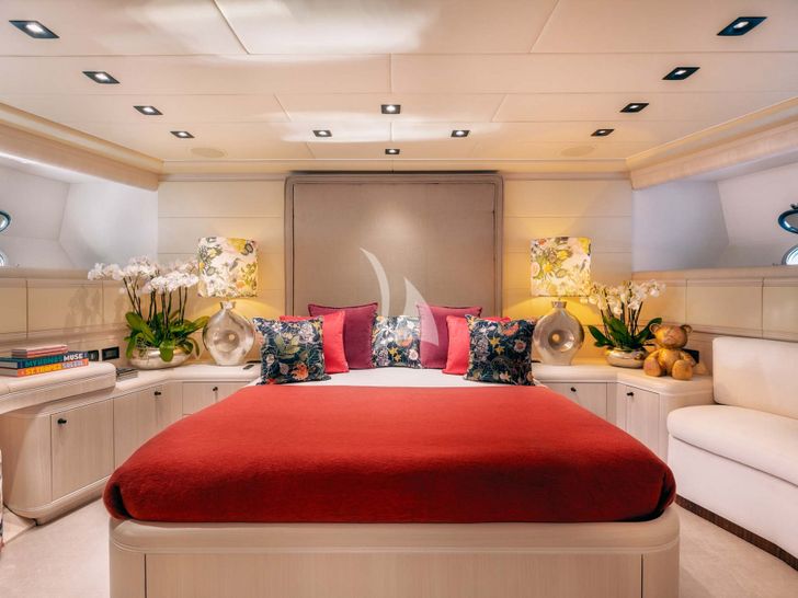 MRS GREY Mangusta 130 - VIP cabin 1 MRS GREY Mangusta 130 - VIP cabin 1