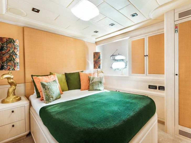 MRS GREY Mangusta 130 - VIP cabin 2 MRS GREY Mangusta 130 - VIP cabin 2