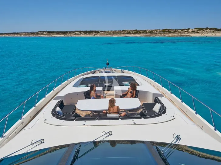MRS GREY Mangusta 130 - foredeck MRS GREY Mangusta 130 - foredeck