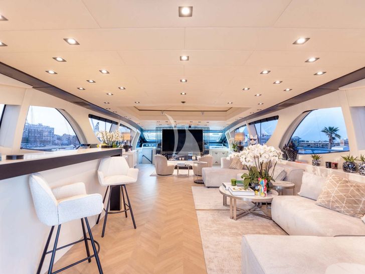 MRS GREY Mangusta 130 - saloon MRS GREY Mangusta 130 - saloon