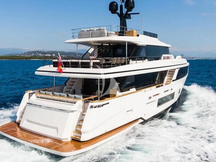 MRS L Custom Line Navetta 30 - aft shot MRS L Custom Line Navetta 30 - aft shot