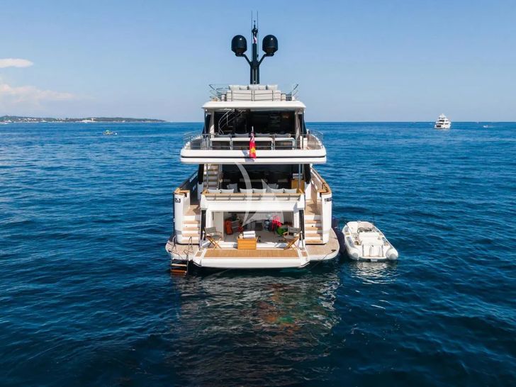 MRS L Custom Line Navetta 30 - aft view MRS L Custom Line Navetta 30 - aft view