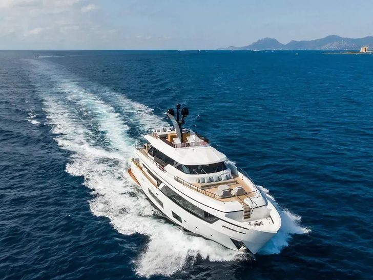 MRS L Custom Line Navetta 30 - cruising front view MRS L Custom Line Navetta 30 - cruising front view