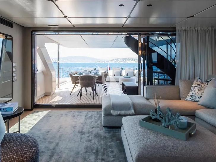 MRS L Custom Line Navetta 30 - sky lounge seating MRS L Custom Line Navetta 30 - sky lounge seating