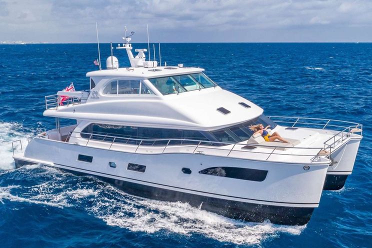 Charter Yacht MUCHO GUSTO - Horizon 65 Power Cat - 3 Cabins - Nassau - Highbourne Cay - Exumas - Bahamas