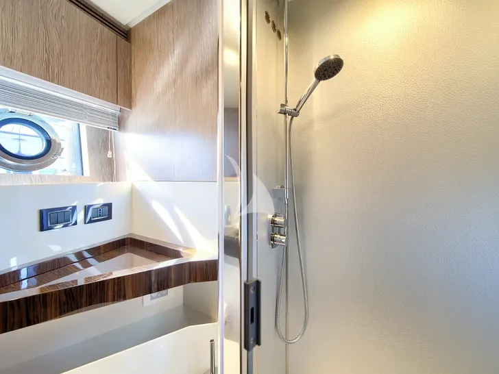 MUDITA Azimut S7 - VIP cabin bathroom MUDITA Azimut S7 - VIP cabin bathroom