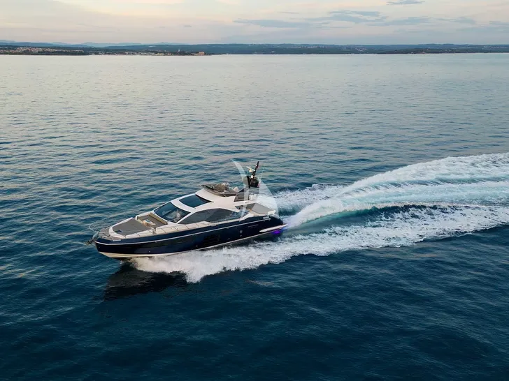 MUDITA Azimut S7 - cruising across the waterline MUDITA Azimut S7 - cruising across the waterline