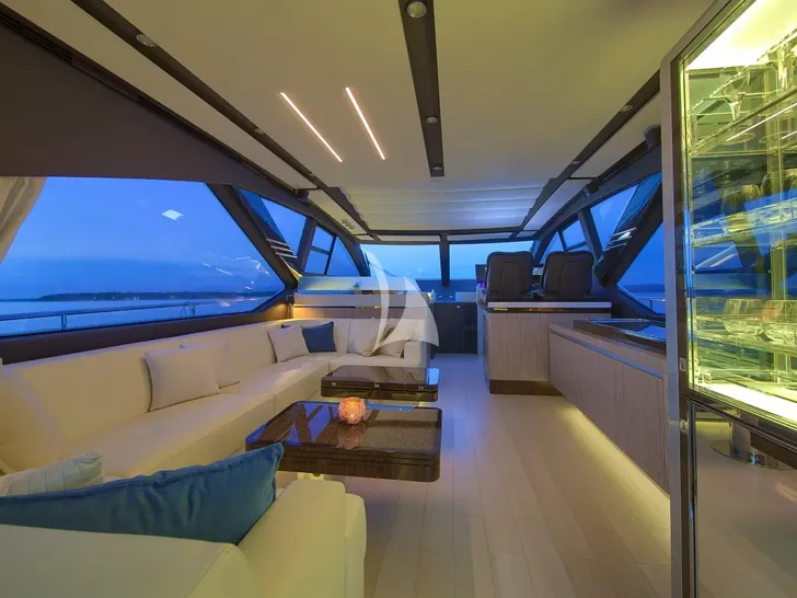 MUDITA Azimut S7 - main saloon MUDITA Azimut S7 - main saloon