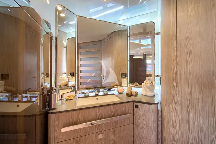 Charter Yacht MUDITA - Azimut S7 - 4 Cabins - Split - Dubrovnik - Hvar - Croatia