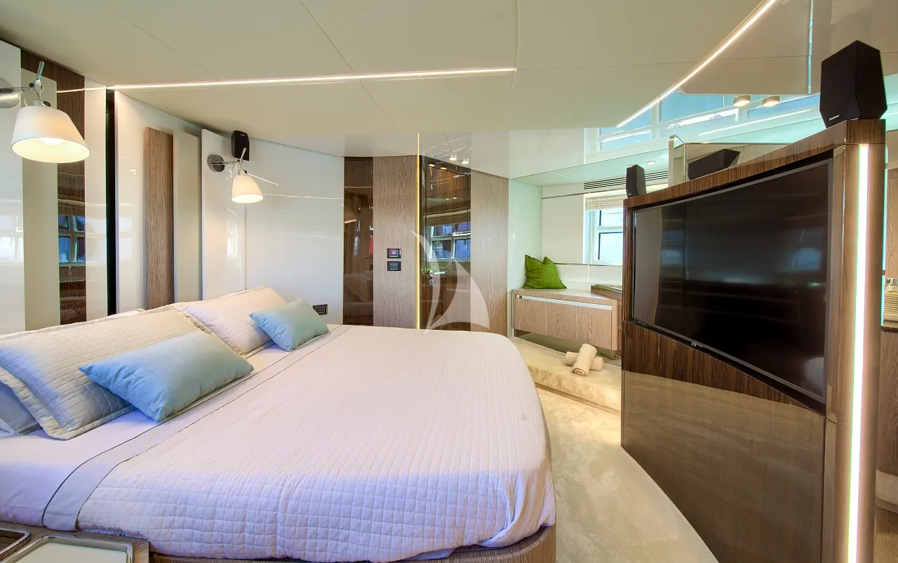 MUDITA Azimut S7 - master cabin