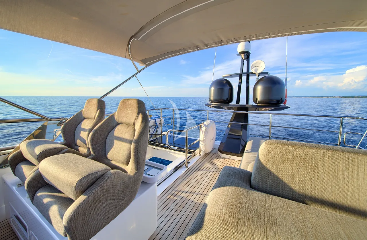 MUDITA Azimut S7 - sundeck