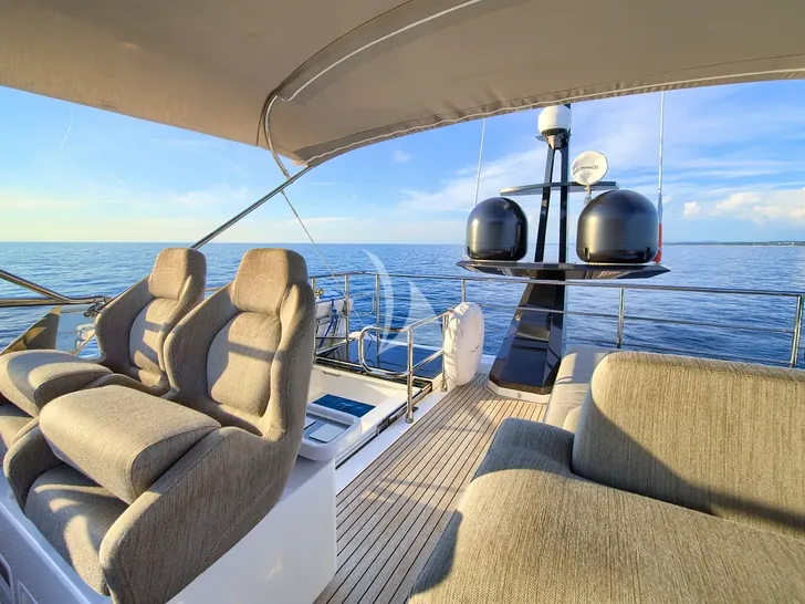 MUDITA Azimut S7 - sundeck MUDITA Azimut S7 - sundeck