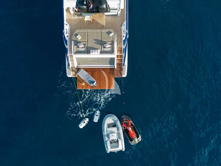 MUDITA Azimut S7 - top aft shot MUDITA Azimut S7 - top aft shot