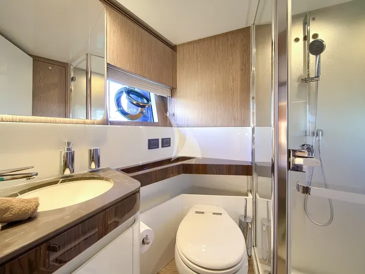 MUDITA Azimut S7 - twin cabin bathroom MUDITA Azimut S7 - twin cabin bathroom