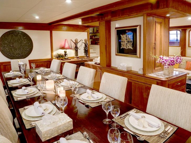 MUTIARA LAUT Phinisi 47m - indoor dining set up MUTIARA LAUT Phinisi 47m - indoor dining set up