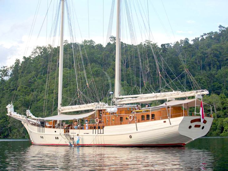MUTIARA LAUT Phinisi 47m - side profile MUTIARA LAUT Phinisi 47m - side profile