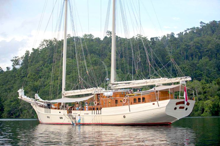 Charter Yacht MUTIARA LAUT - Phinisi 47m - 7 Cabins - Labuan Bajo - Raja Ampat - Indonesia