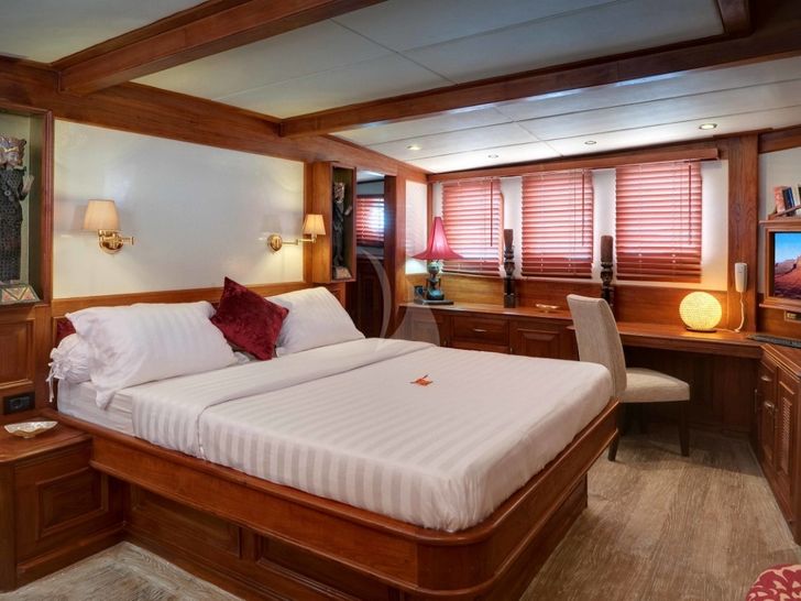 MUTIARA LAUT Phinisi 47m - master cabin MUTIARA LAUT Phinisi 47m - master cabin
