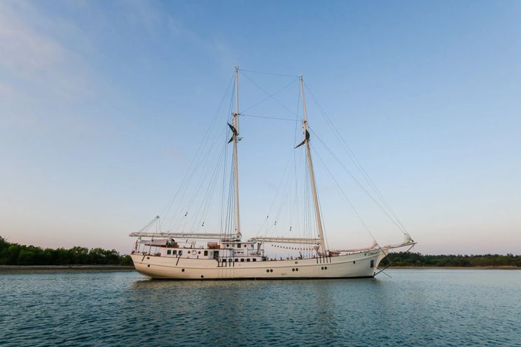 Charter Yacht MUTIARA LAUT - Phinisi 47m - 7 Cabins - Labuan Bajo - Raja Ampat - Indonesia