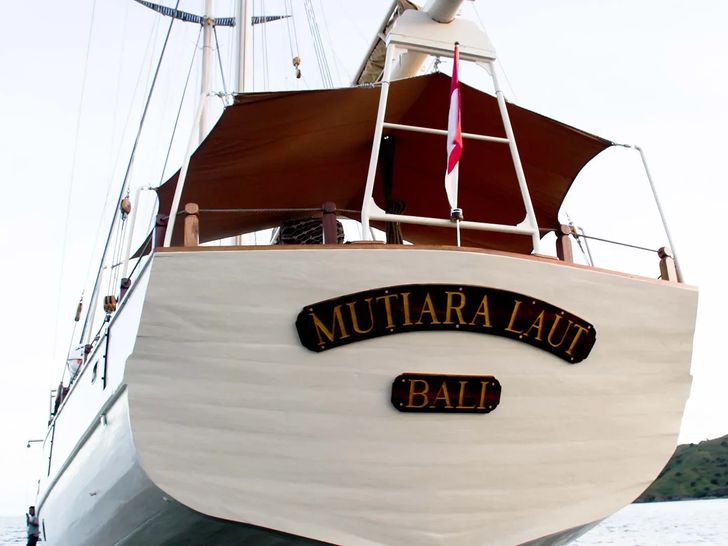 MUTIARA LAUT Phinisi 47m - stern MUTIARA LAUT Phinisi 47m - stern