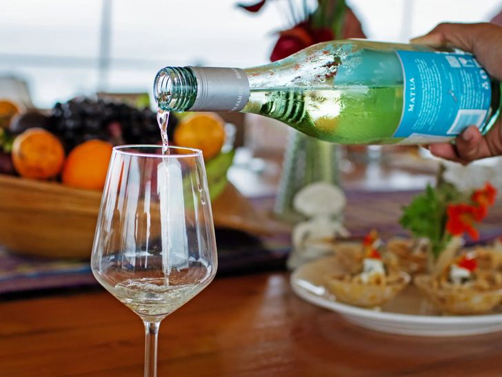 MUTIARA LAUT Phinisi 47m - white wine MUTIARA LAUT Phinisi 47m - white wine
