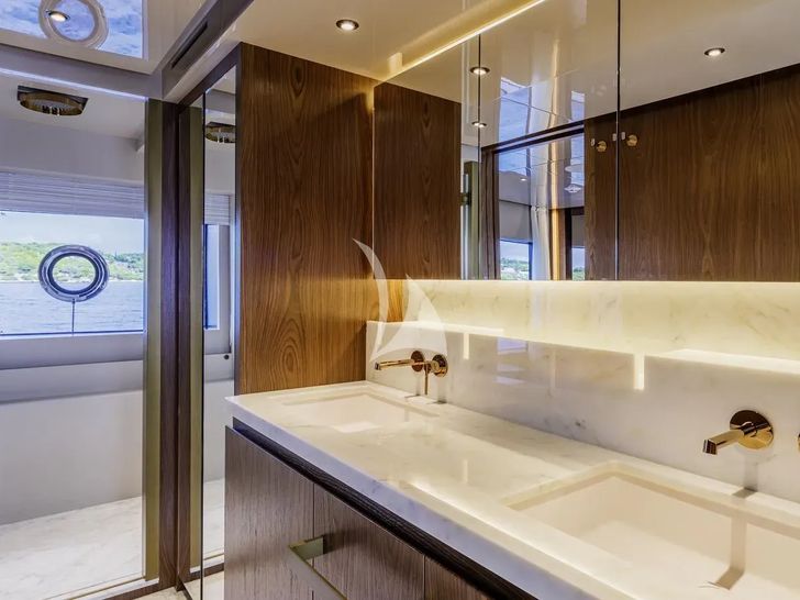 MY MISTAKE Ferretti Custom Line 106 - master cabin bathroom MY MISTAKE Ferretti Custom Line 106 - master cabin bathroom