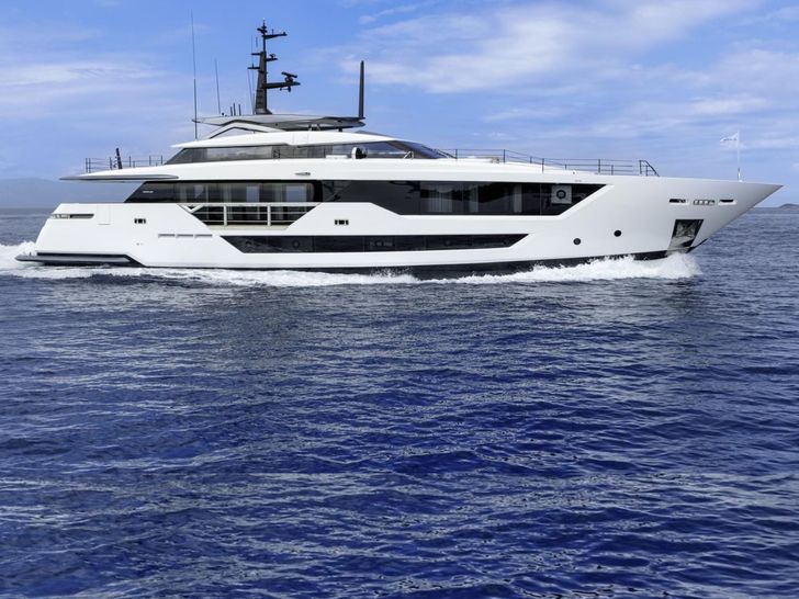 MY MISTAKE Ferretti Custom Line 106 - profile MY MISTAKE Ferretti Custom Line 106 - profile